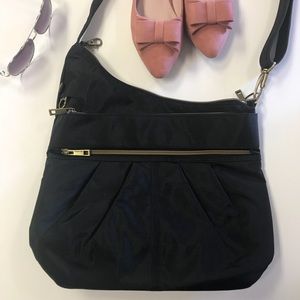 NWOT Black Travelon Anti-Theft Crossbody Bag